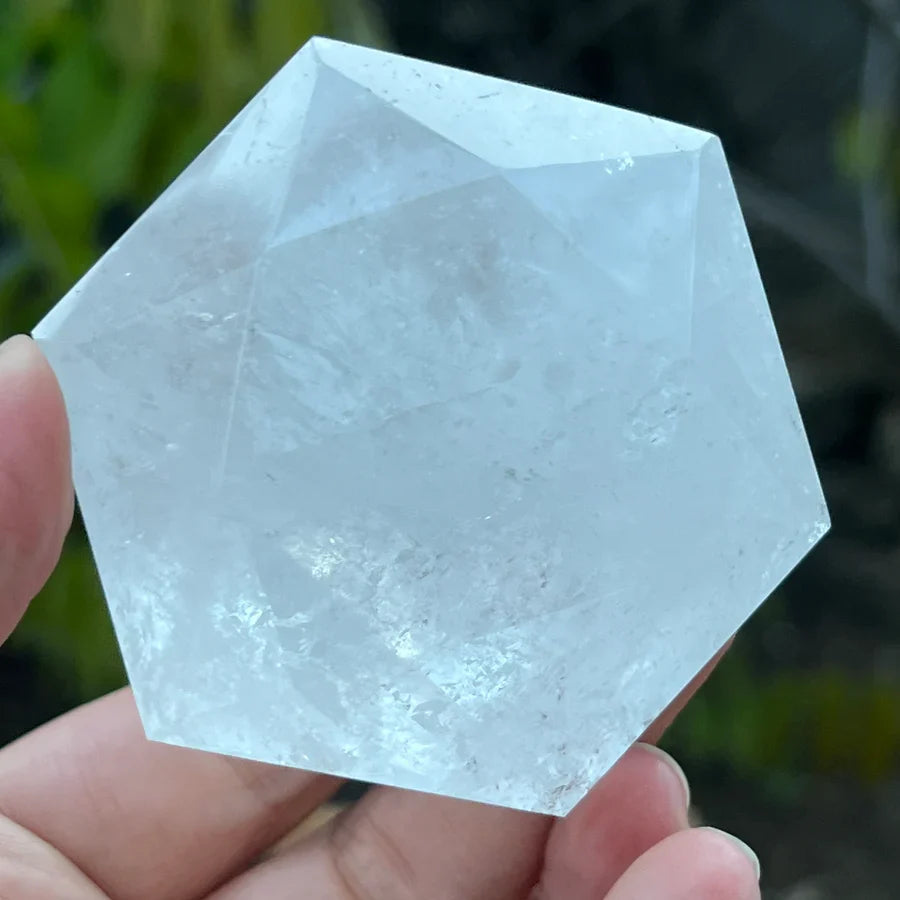 cuart transparent in forma de diamant