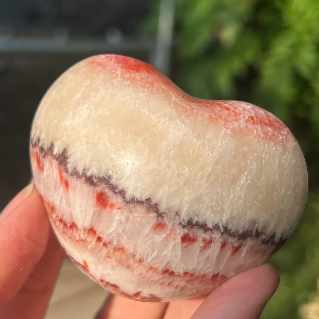 Inimă din calcit roz dungat m2, pietre semipretioase - druzy.ro 1 