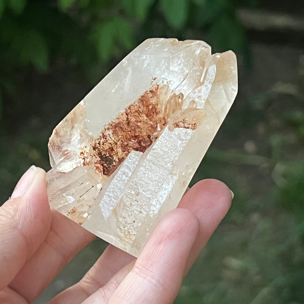 Cristal de cuarț cu incluziuni de goethit brun-portocaliu | Model 4, pietre semipretioase - druzy.ro 9 