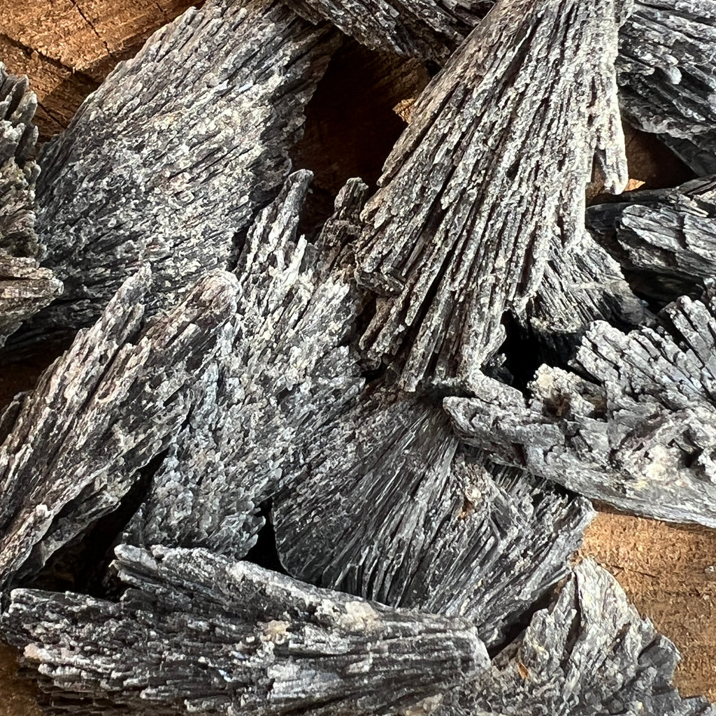Kianit negru (Cianit) piatra bruta, pietre semipretioase - druzy.ro 4 