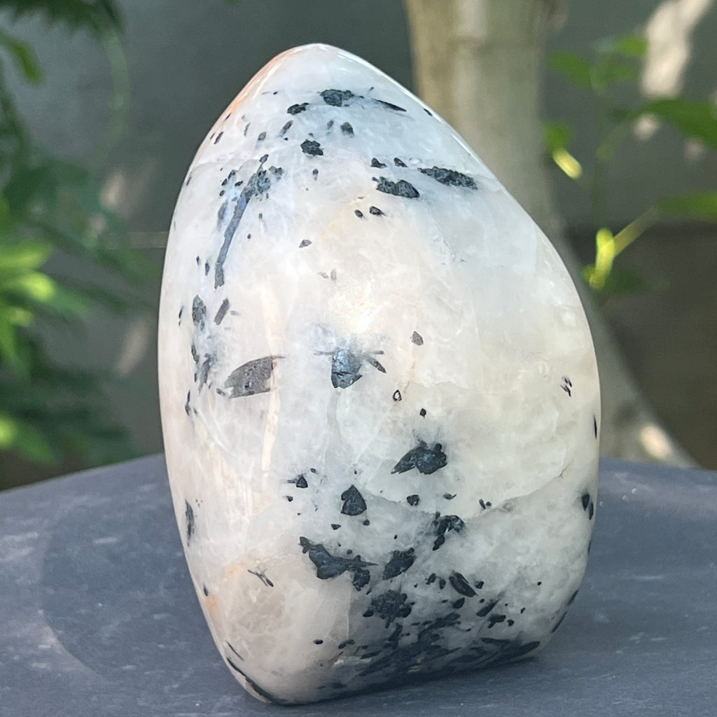 Sculptura turmalină neagră cu piatra lunii forma libera | Model 4, pietre semipretioase - druzy.ro 2 