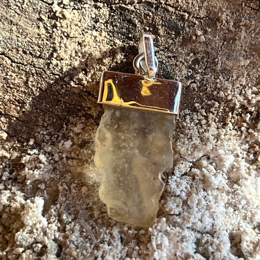 Pandantiv tectita aurie, sticla desertului Libia, meteorit, calitate AAA, model 5, druzy.ro, cristale 2