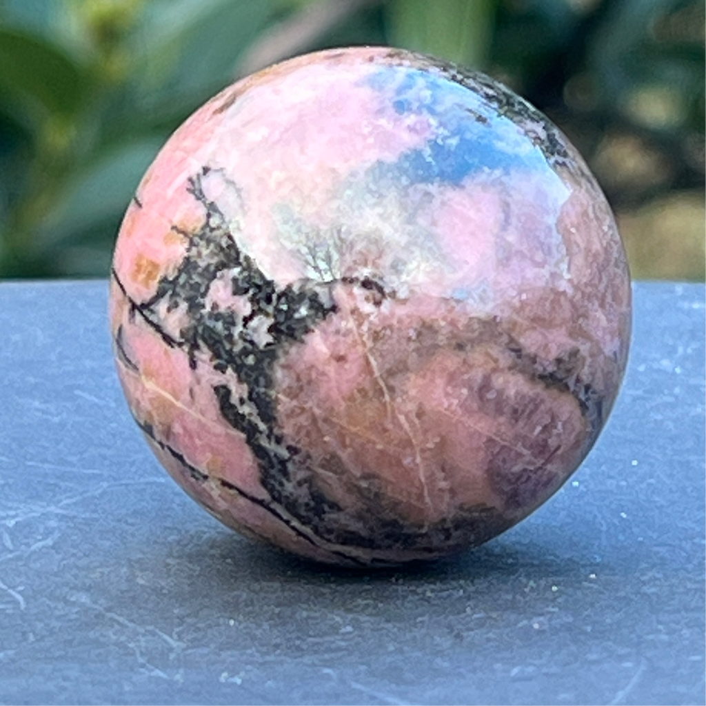 Sfera rodonit Madagascar model 5, pietre semipretioase - druzy.ro 3 