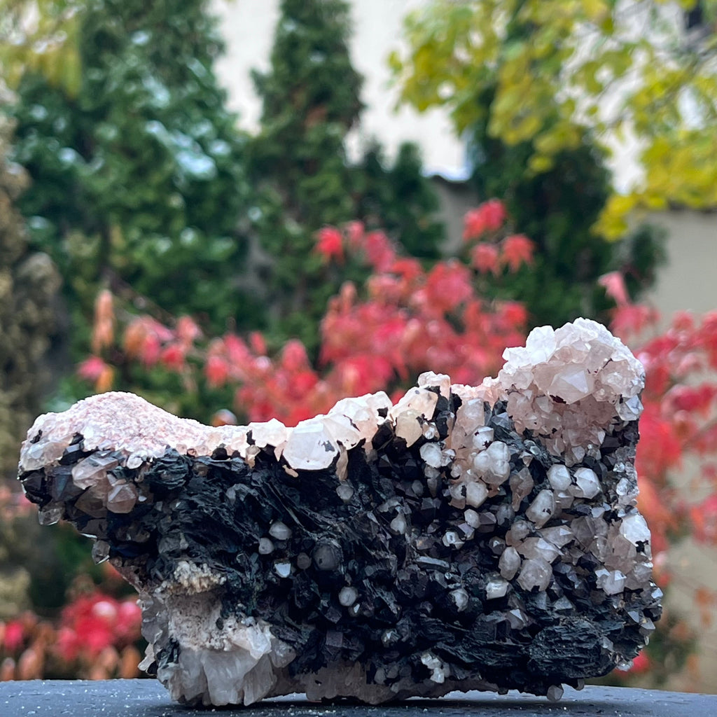 Cluster cuart Blacknit cu goetita si hematit model 2 din Madagascar, druzy.ro, cristale 1