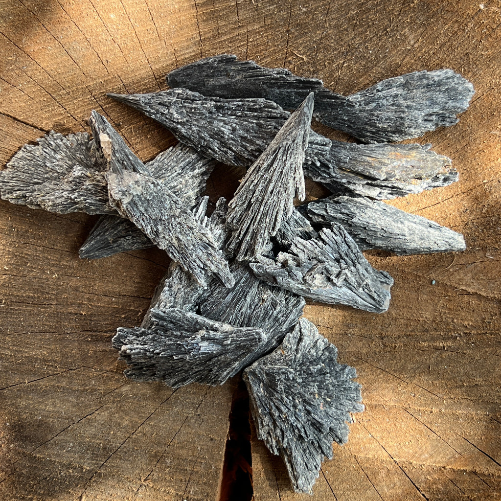Kianit negru (Cianit) piatra bruta, pietre semipretioase - druzy.ro 2 