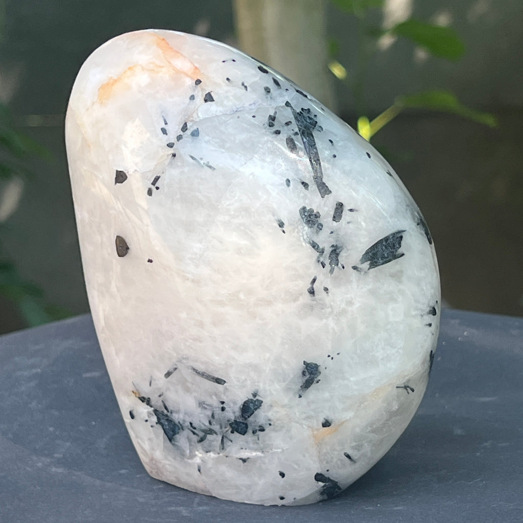 Sculptura turmalină neagră cu piatra lunii forma libera | Model 4, pietre semipretioase - druzy.ro 1 