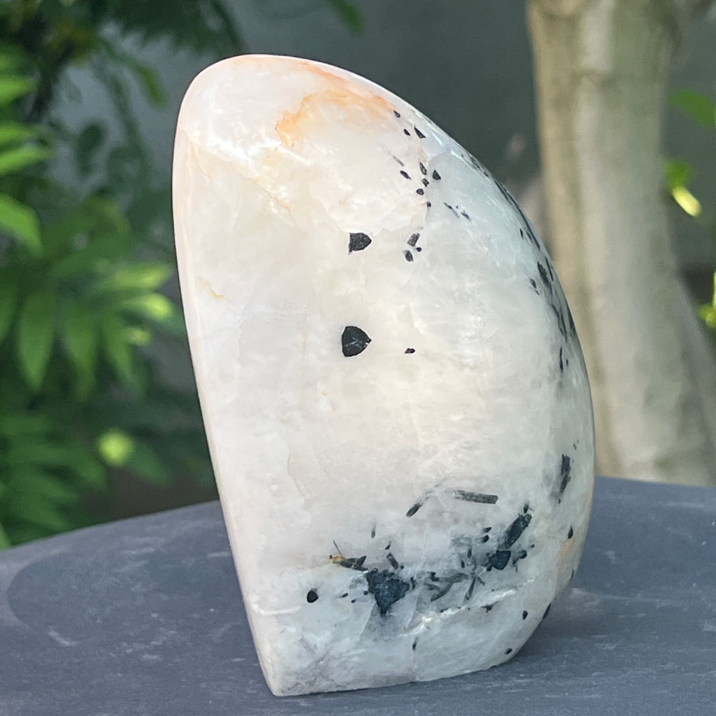 Sculptura turmalină neagră cu piatra lunii forma libera | Model 4, pietre semipretioase - druzy.ro 5 