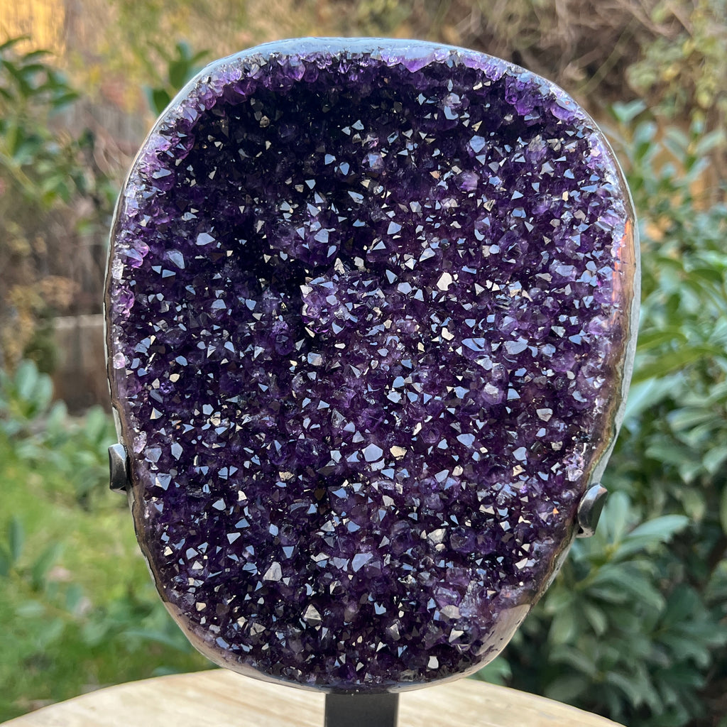 Geoda ametist din Uruguay pe stand, model XL1, pietre semipretioase - druzy.ro 1 