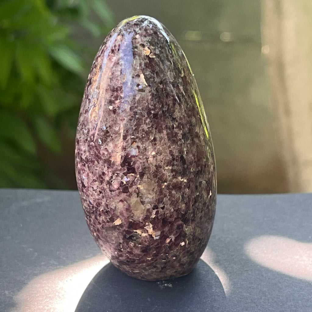 Sculptura Lepidolit forma libera | Model 1, pietre semipretioase - druzy.ro 2 