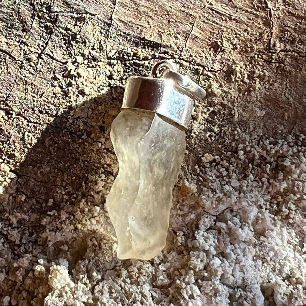 Pandantiv tectita aurie, sticla desertului Libia, meteorit, calitate AAA, model 4, druzy.ro, cristale 2