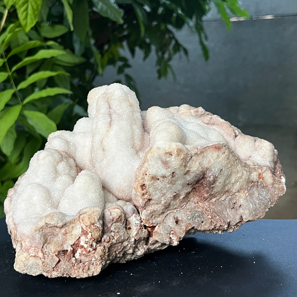 Cuarț botrioidal cu suprafață druzy – sculptură naturală în alb perlat -model 1, pietre semipretioase - druzy.ro 4 