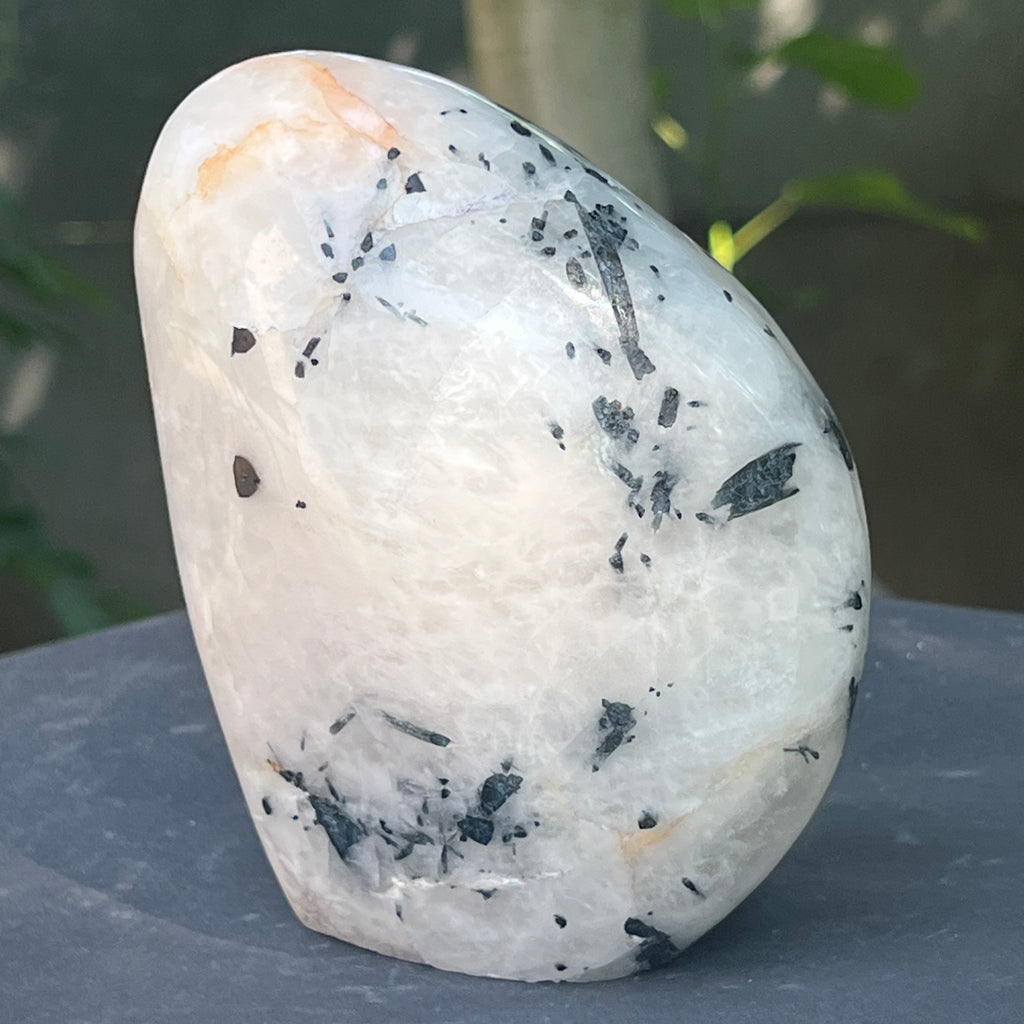 Sculptura turmalină neagră cu piatra lunii forma libera | Model 4, pietre semipretioase - druzy.ro 3 