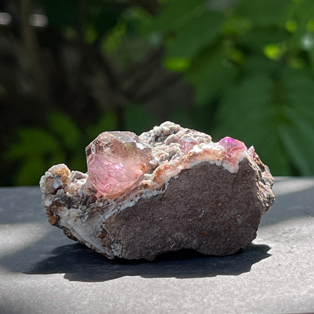 Vârf de cuarț Brandberg în matrice – cristal natural din Namibia | Model 2, pietre semipretioase - druzy.ro 1 