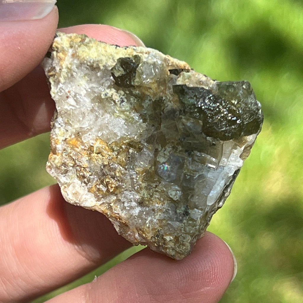 Cluster granat verde Demantoid pe matrice – specimen brut din Erongo, Namibia | Model 5, pietre semipretioase - druzy.ro 1 