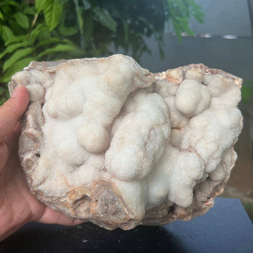 Cuarț botrioidal cu suprafață druzy – sculptură naturală în alb perlat -model 1, pietre semipretioase - druzy.ro 6 