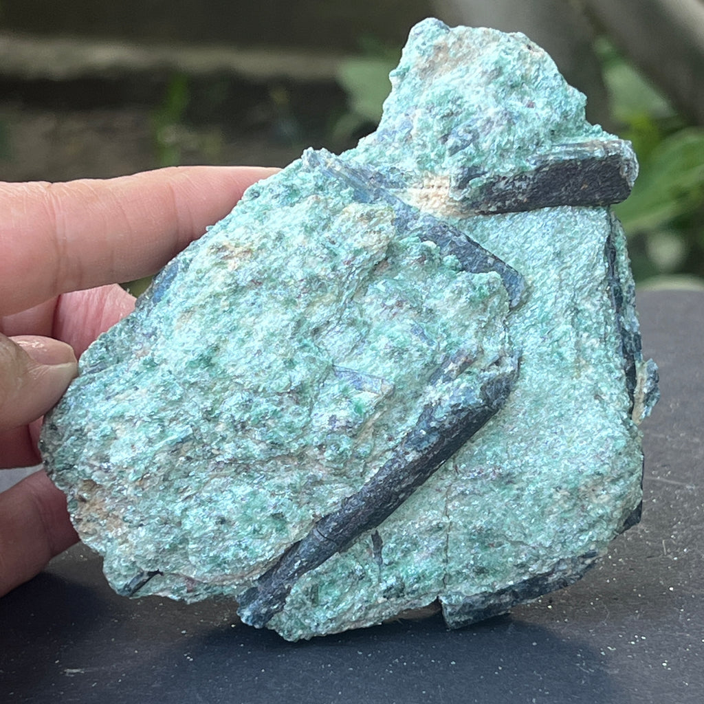 Kianit albastru (cianit) in fucsit piatra bruta | Model 12, pietre semipretioase - druzy.ro 1 