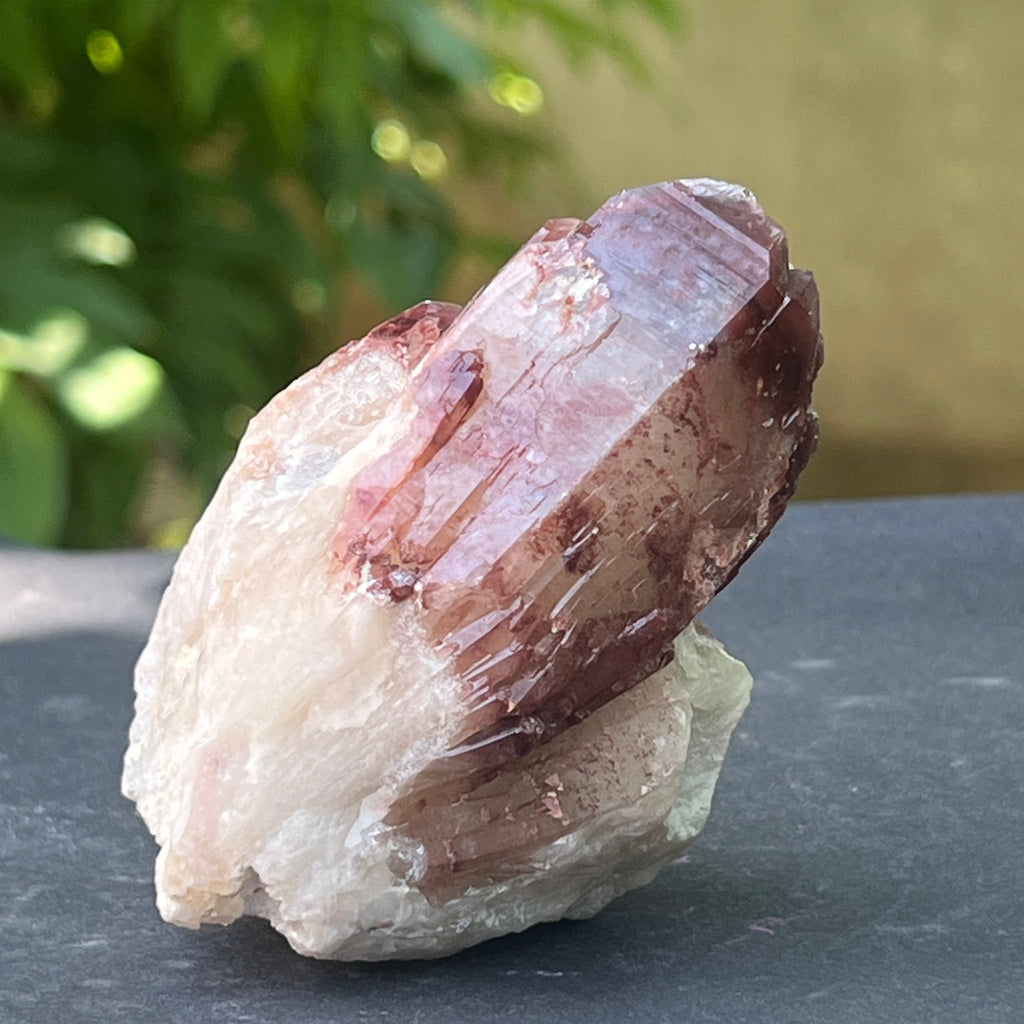 Cluster rosu hematoid din Zimbabwe model 2, pietre semipretioase - druzy.ro 1 