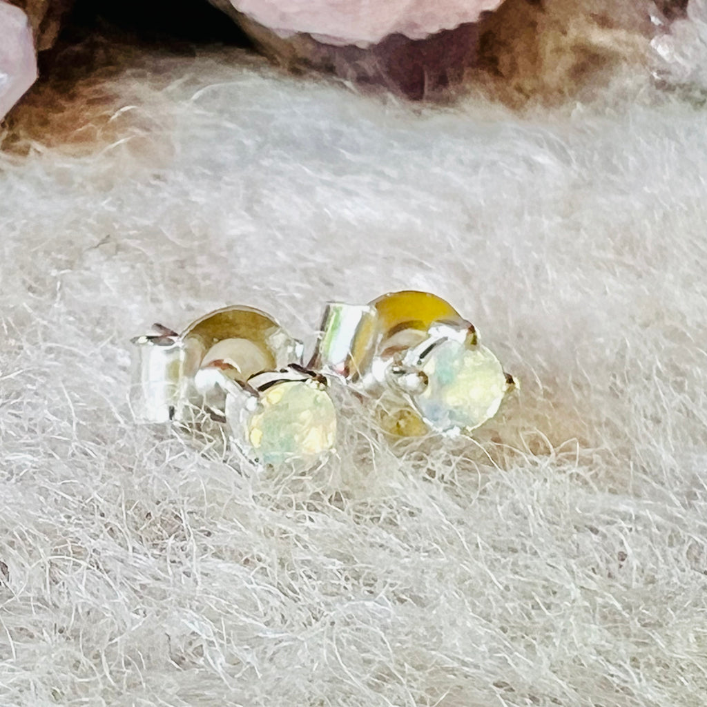 Cercei stud opal din argint 3 mm Round, druzy.ro, pietre semipretioase 1