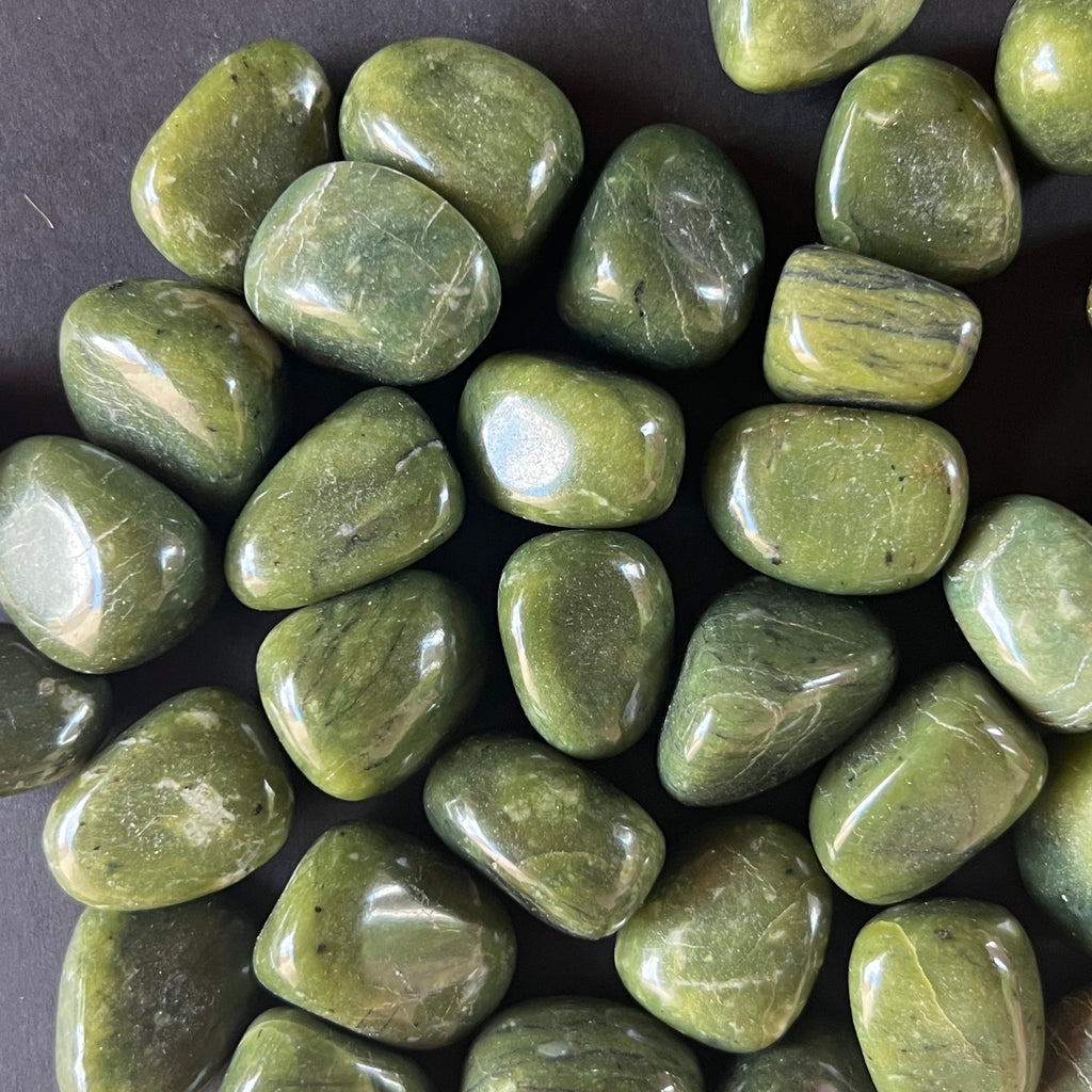 Jad verde nefrit piatra rulata, pietre semipretioase - druzy.ro 4 