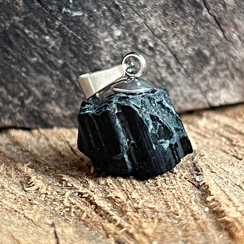 Pandantiv turmalina neagra brut S, pietre semipretioase - druzy.ro 1 