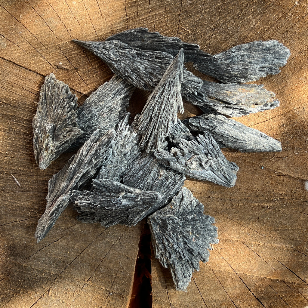 Kianit negru (Cianit) piatra bruta, pietre semipretioase - druzy.ro 3 