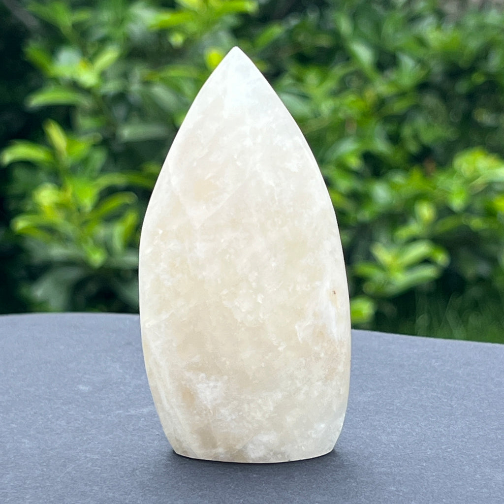 Sculptura forma libera piatra lunii alba m3, pietre semipretioase - druzy.ro 1 