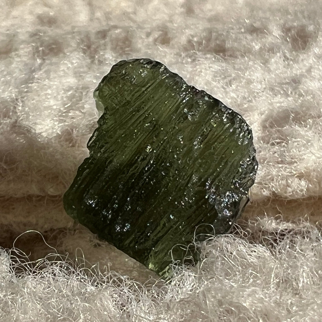 Moldavit 2.20 grame piatra bruta model 13, druzy.ro, cristale 1