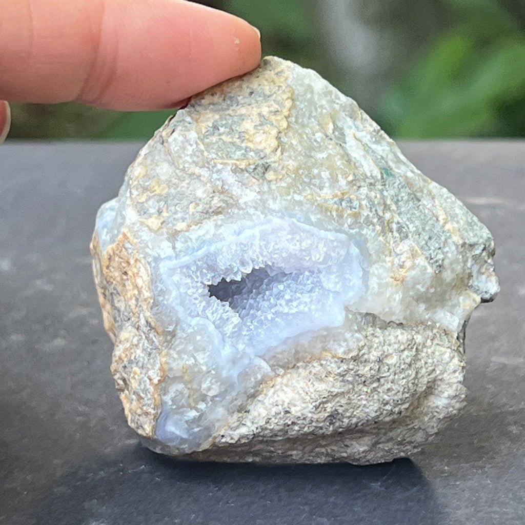 Calcedonie albastra /blue lace/ agat albastru piatra bruta model Af5, pietre semipretioase - druzy.ro 1 