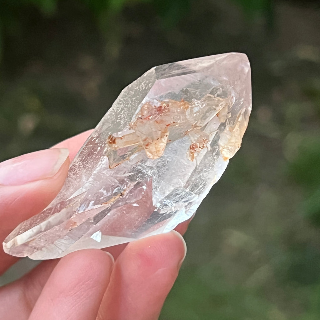 Cristal de cuarț cu incluziuni de goethit brun-portocaliu | Model 7, pietre semipretioase - druzy.ro 1 