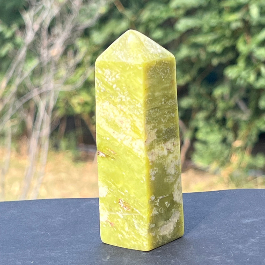 Turn/obelisc serpentin galben 9.5 cm model 3, druzy.ro, cristale 3