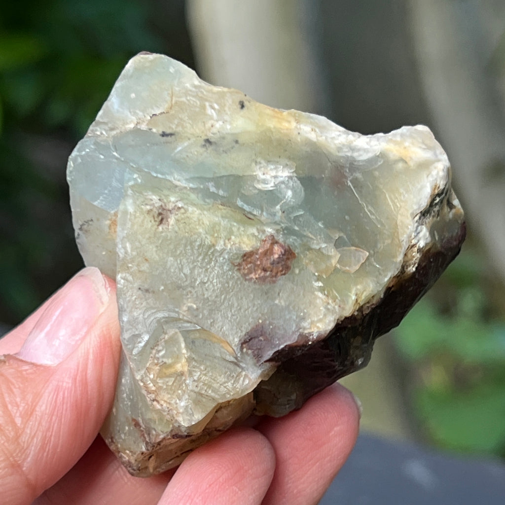 Piatra bruta polista pe o fata de calcedonie cu crom albastru-verzuie din Zimbabwe | Model 7, pietre semipretioase - druzy.ro 3 