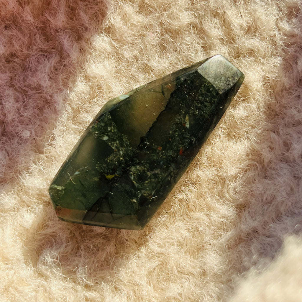 Cabochon jasp piatra sangelui/seftonit m7, druzy.ro, cristale 2