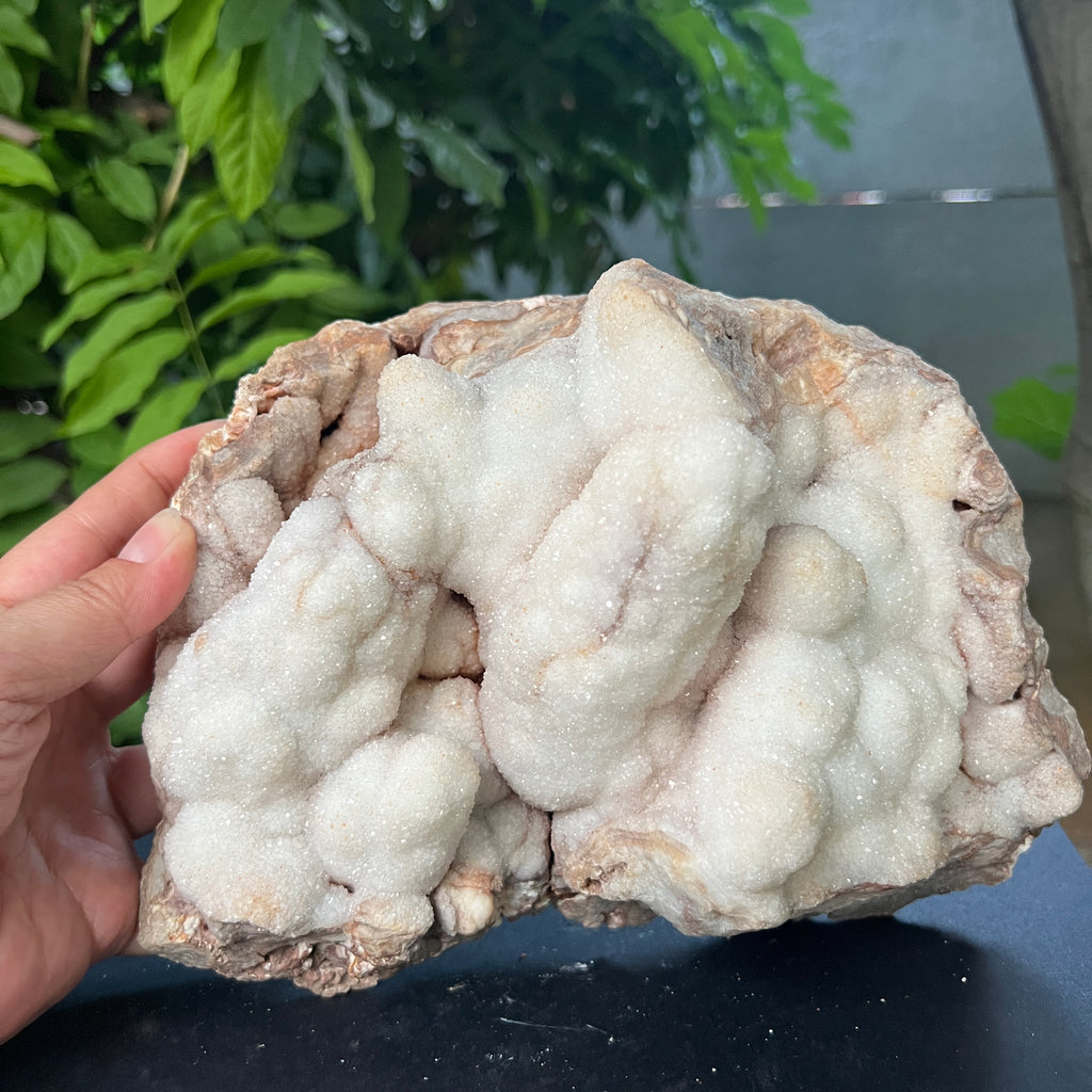 Cuarț botrioidal cu suprafață druzy – sculptură naturală în alb perlat -model 1, pietre semipretioase - druzy.ro 2 