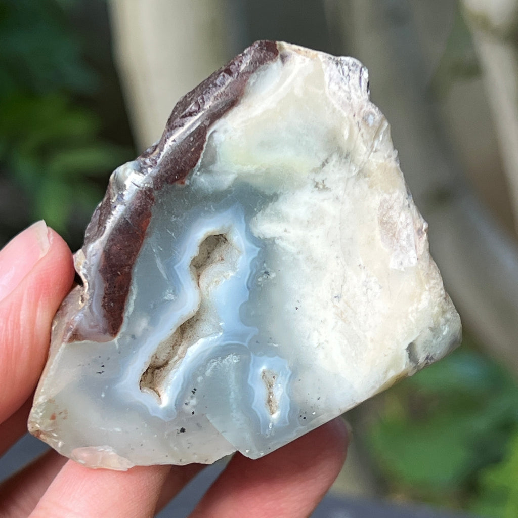Piatra bruta polista pe o fata de calcedonie cu crom albastru-verzuie din Zimbabwe | Model 7, pietre semipretioase - druzy.ro 1 