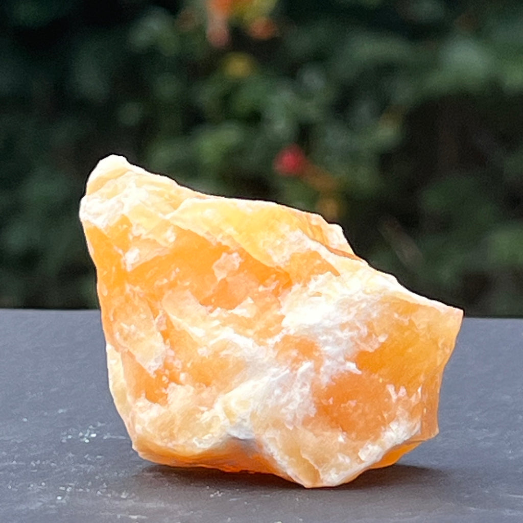 Calcit portocaliu piatra bruta, druzy.ro, cristale 1