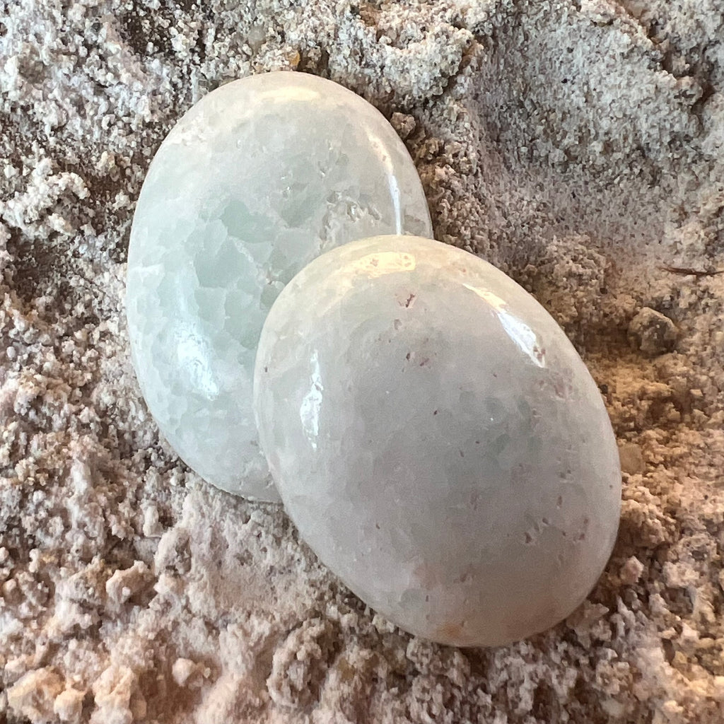 Pocket stone calcit albastru, druzy.ro, cristale 2