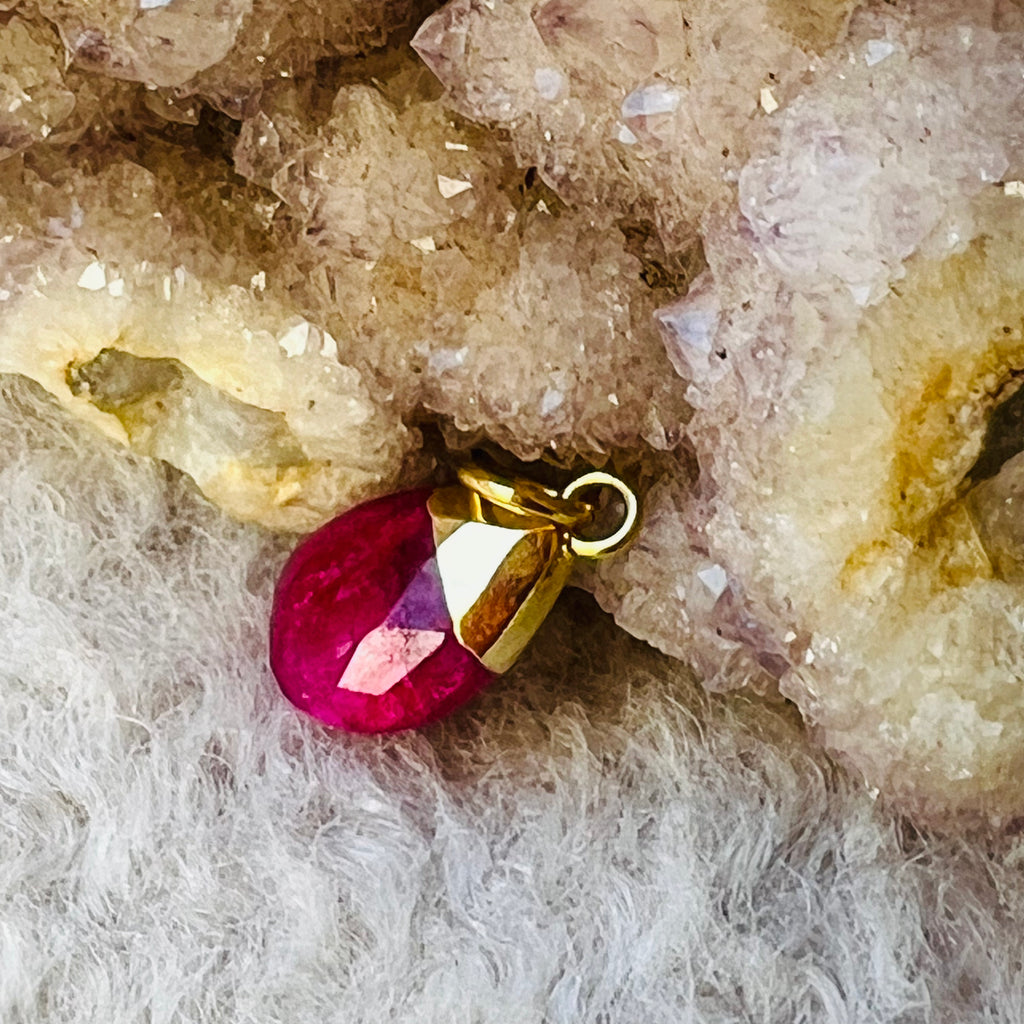 Pandantiv mini rubin 1 cm, piatra lunii iulie, birthstone, druzy.ro, cristale 3