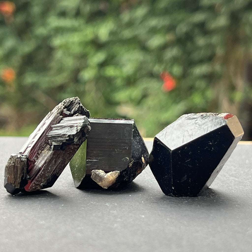 Turmalina neagra bruta 2-4 cm, druzy.ro, cristale 2