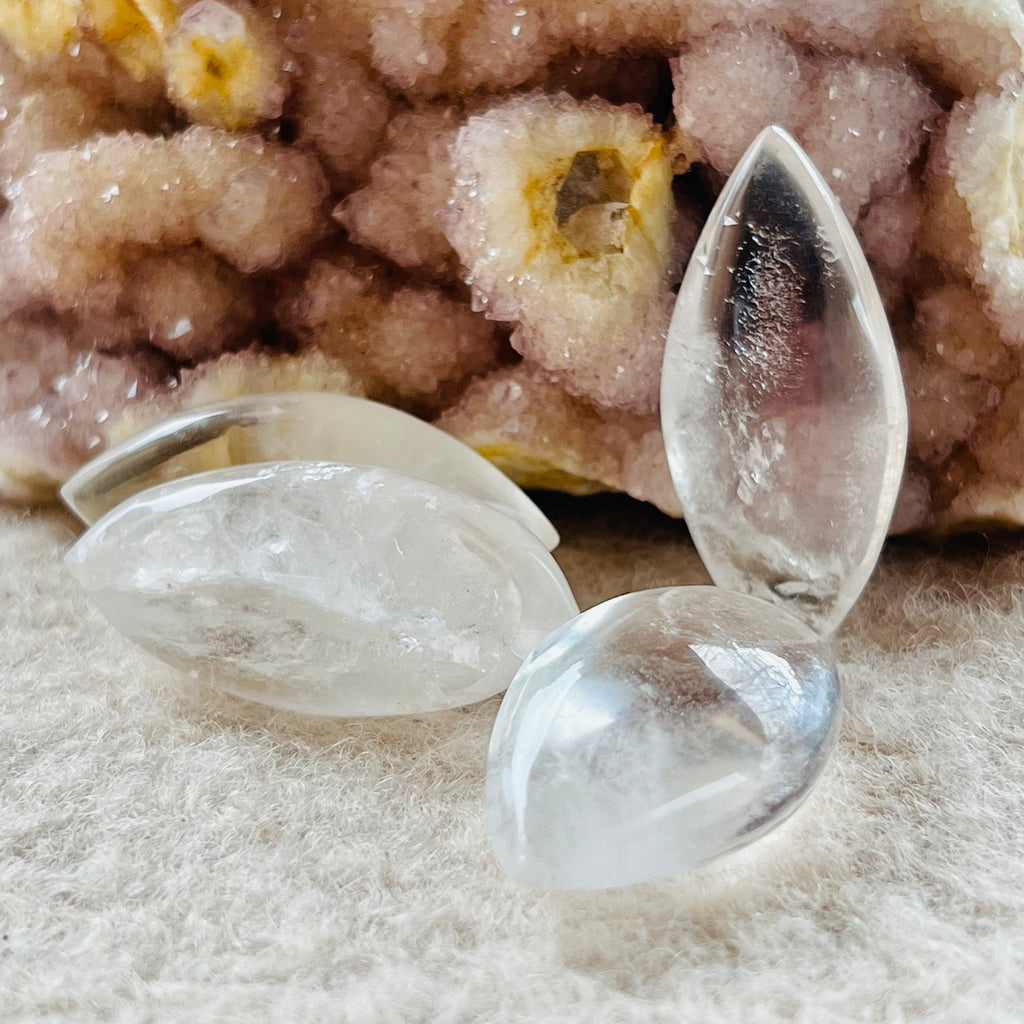 Lacrimi de inger cuart incolor/cristal de stanca piatra rulata/cabochon m2, druzy.ro, cristale 1
