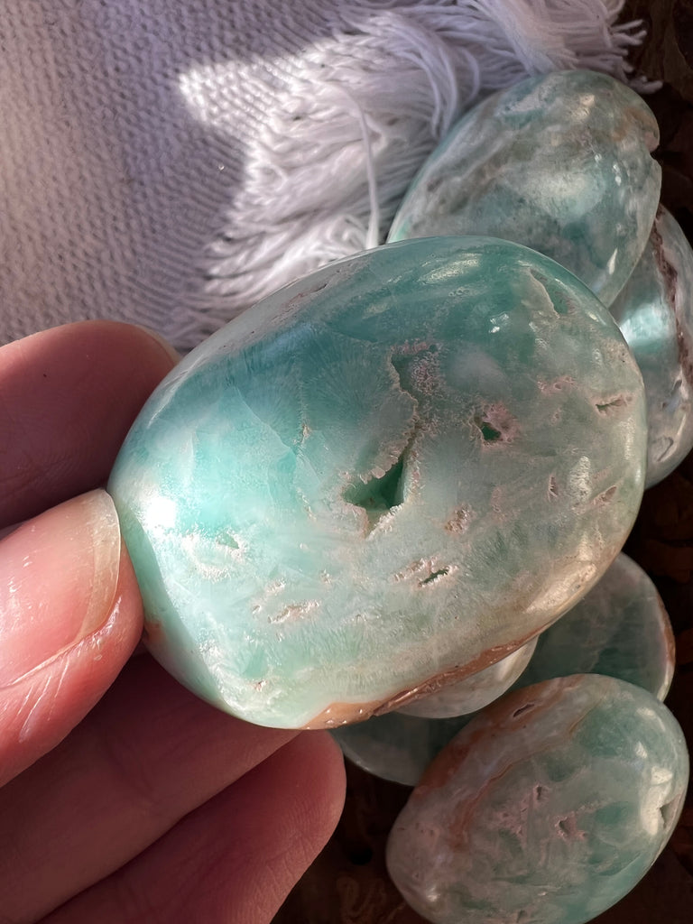 Pochet stone aragonit albastru m4, druzy.ro, cristale 2
