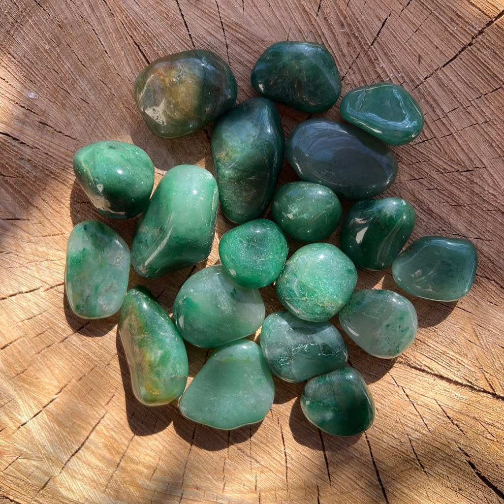 Calcedonie verde (mtrolit) piatra rulata mini, druzy.ro, cristale 1